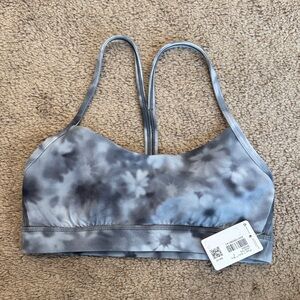 Lululemon Flow Y Nulu Bra size 6